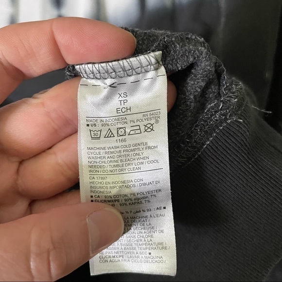 Old Navy Tie Crewneck Sweatshirt - Picture 3 of 4